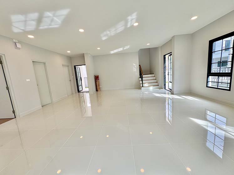 House with Shared Pool in Bangnatrad 